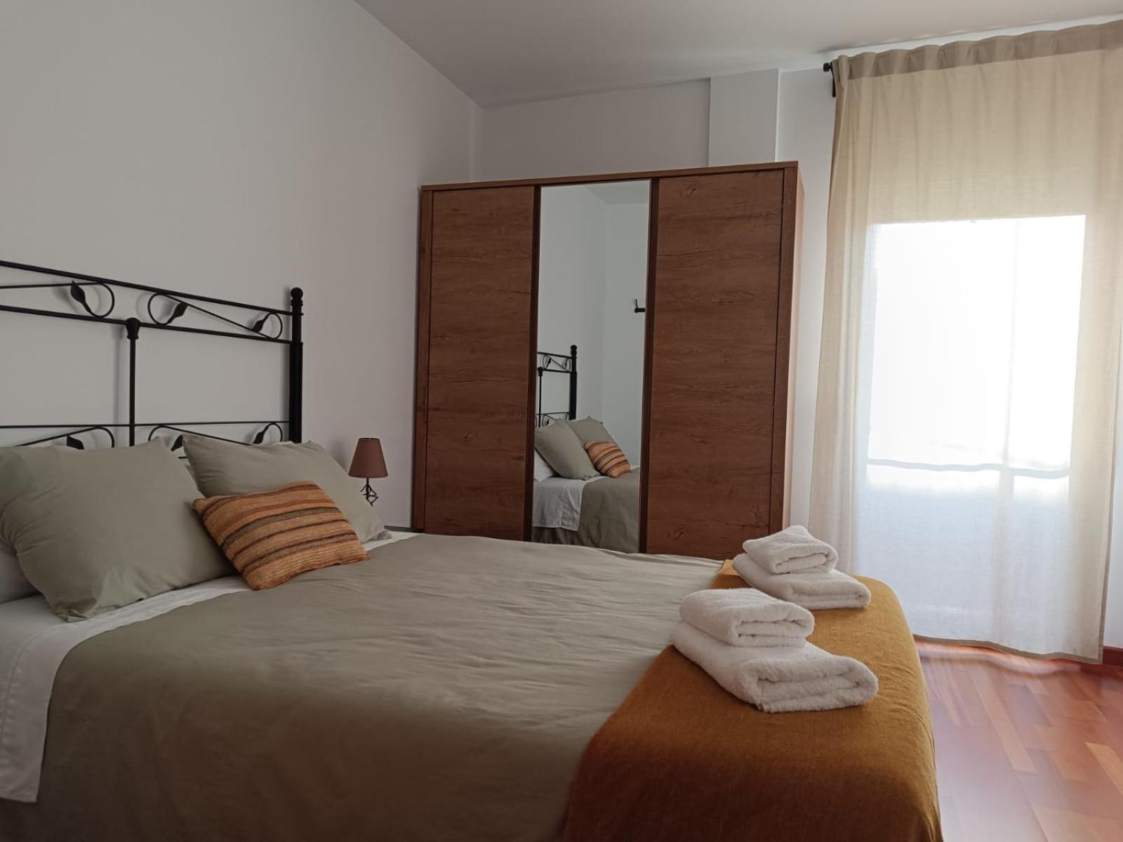 Apartamento Plaza De La Iglesia Deltebre Luaran gambar