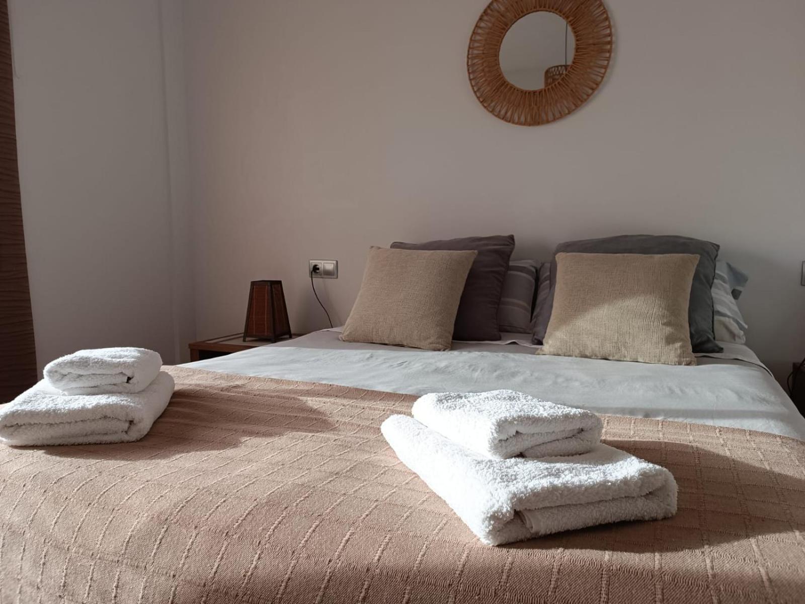 Apartamento Plaza De La Iglesia Deltebre Luaran gambar